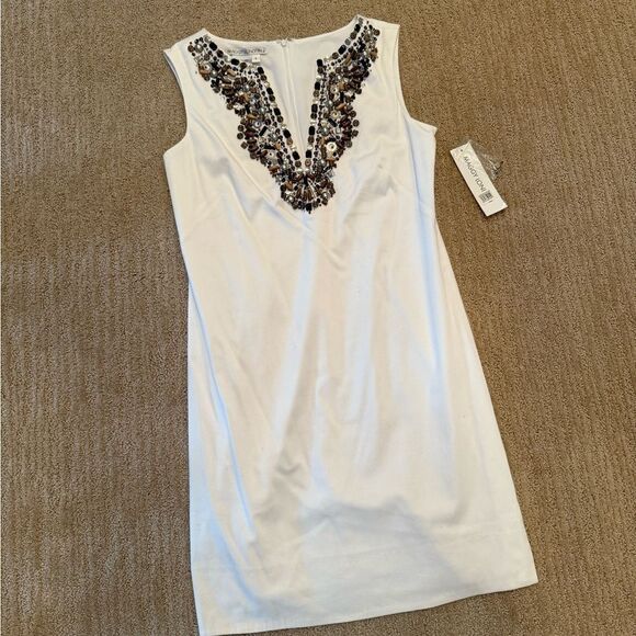 Maggy LondonWhite EmbroideredSleeveless Dress